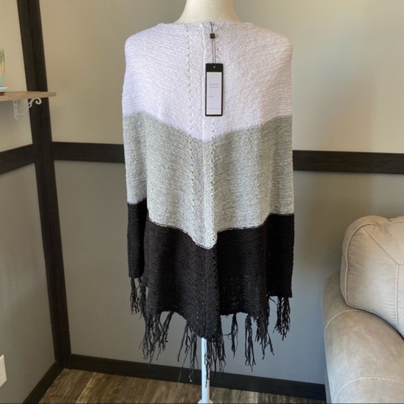 MAXSPORT knit fringed poncho size small/medium - Picture 3 of 12